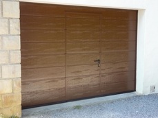 Portes de garages sectionnelles : imitation bois portillon
